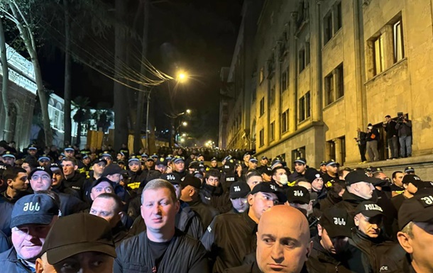 У Тбілісі затримують учасників протесту проти закону про “іноагентів”