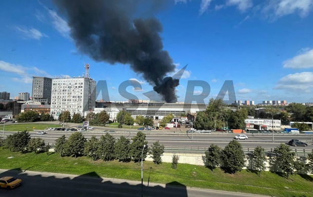 У Підмосков’ї сталася масштабна пожежа на території заводу