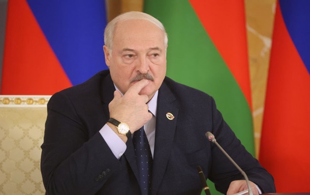 Лукашенко заявив про збільшення сил на кордоні з Україною