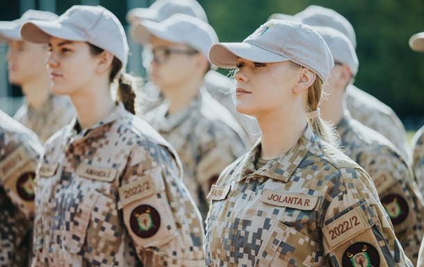 В Латвії для жінок введуть строкову службу