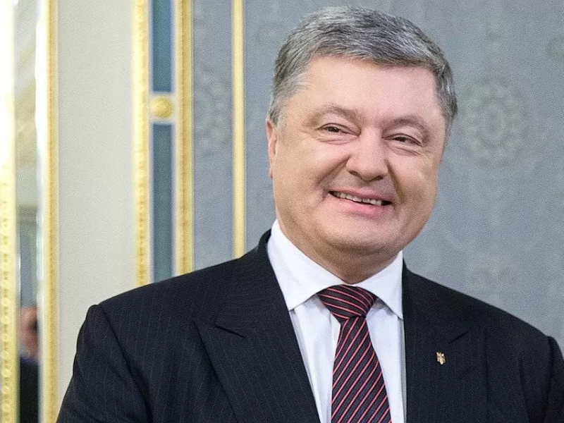 Порошенко подав в Раду закон, щоб дати можливість депутатам та чиновникам вільно відпочивати за кордоном, – Олещук