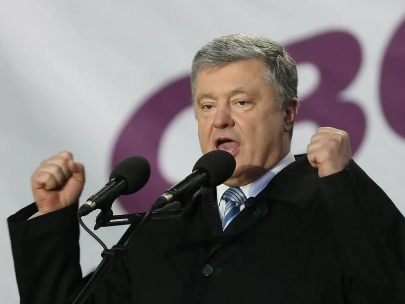 Порошенко піариться на ЗСУ за рахунок несплачених податків – військовий