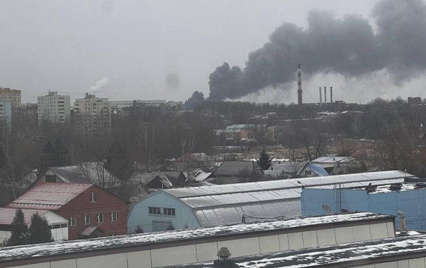 В Підмосков’ї спалахнула сильна пожежа на складі