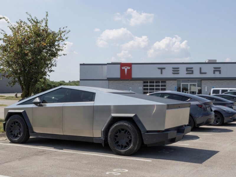 В Європі продажі Tesla обвалилися на понад 40%