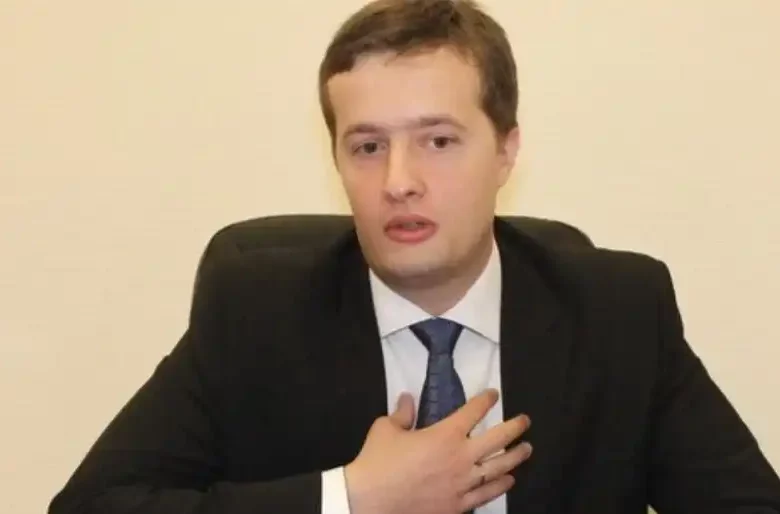 Дрон “Альоша” воюватиме замість сина Порошенка, що ухиляється від мобілізації в Лондоні, – креативна акція від військових