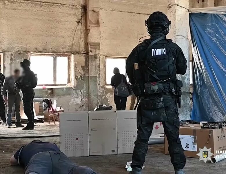 На лаві підсудних опинилася злочинна організація підпільних виробників тютюну