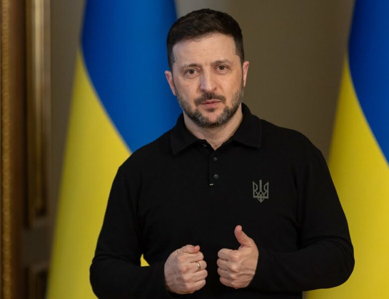 [жестова мова] Пресбрифінг Президента України Володимира Зеленського щодо актуальних питань [17.04]