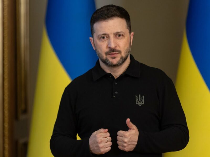 [жестова мова] Пресбрифінг Президента України Володимира Зеленського щодо актуальних питань [17.04]