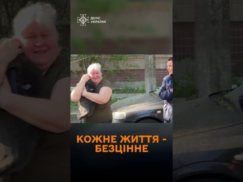 Понад 20 годин ці два налякані вухані чекали на порятунок під завалами!