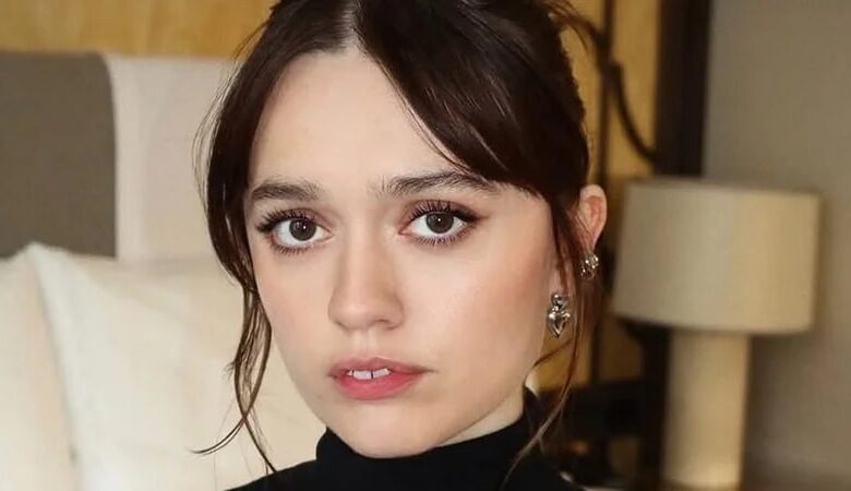 Акторка Еймі Лу Вуд відповіла SNL на глузування з її зубів