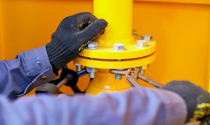 Аварійні бригади з усієї України їдуть на допомогу Черкасам