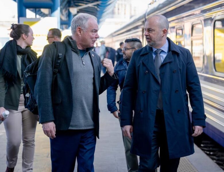 До Києва прибув американський сенатор-демократ