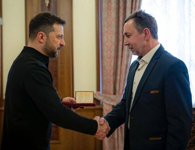 Володимир Зеленський вручив нагороди працівникам оборонно-промислового комплексу