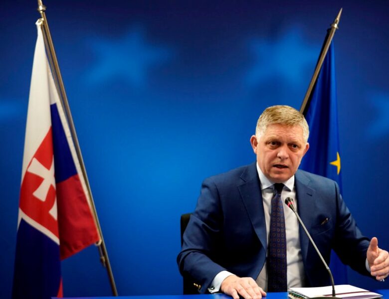 Фіцо планує поїхати в Москву, попри перестороги ЄС