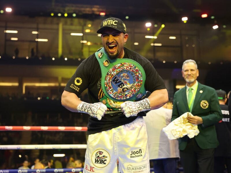 Кабаєл висловив готовність зустрітися з Усиком у рингу