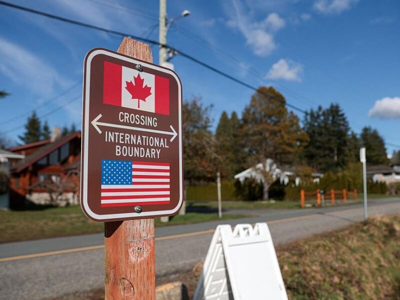 Канадці різко зменшили кількість поїздок до США