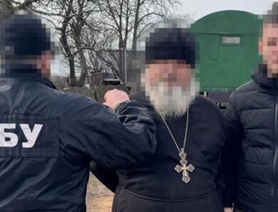 Клірик УПЦ МП коригував удари по Україні в обмін на “евакуацію” в РФ