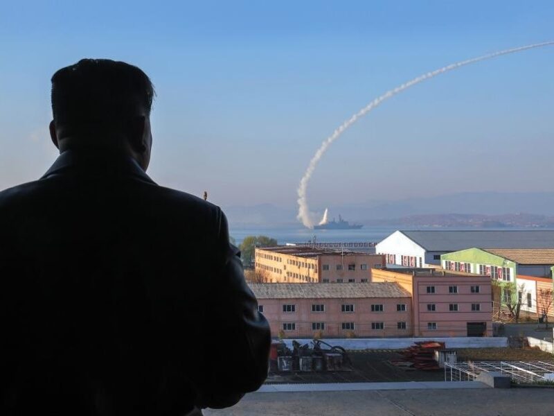 КНДР вперше запустила ракети з нового есмінця