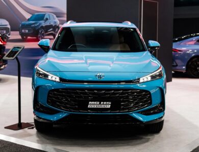 MG представила гібридну версію кросоверу HS