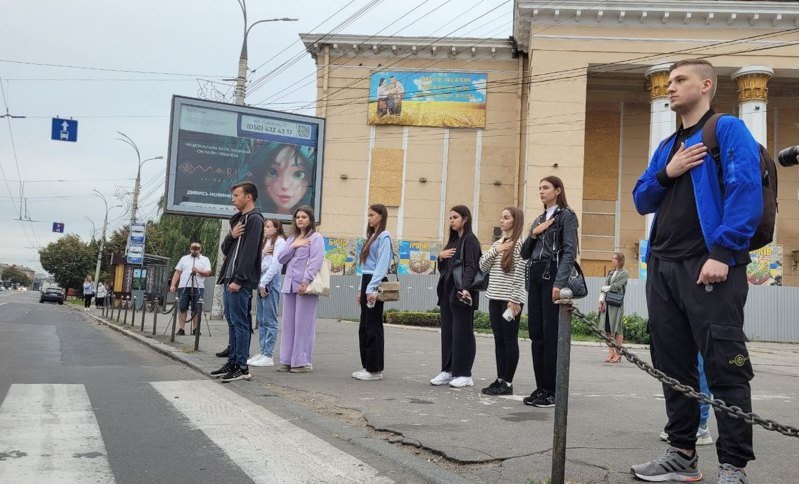 Мінрозвитку презентувало посібник із хвилини мовчання для громад