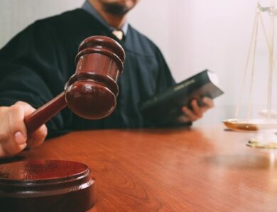 На Буковині батько ґвалтував трьох своїх малолітніх доньок