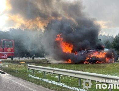 На Львівщині зіткнулися мікроавтобус та ГАЗель: семеро постраждалих