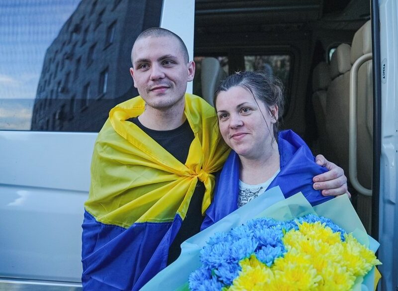 Не бачилися три роки: з полону РФ звільнили маму і сина