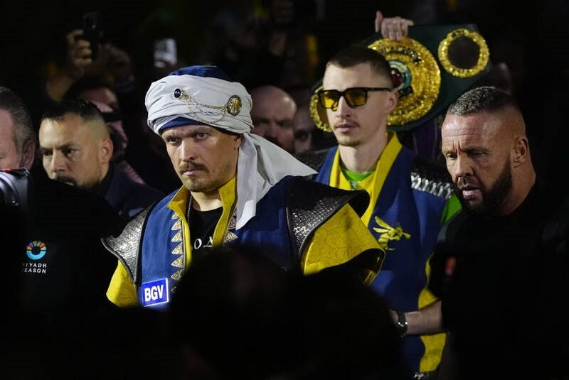 Околі назвав ім’я боксера, який, на його думку, переможе Усика