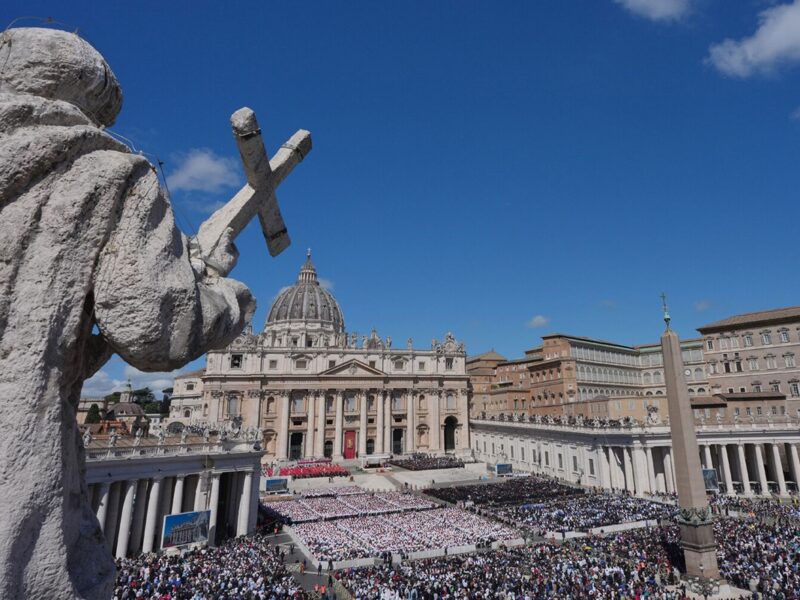 Папа Франциск передав усі свої гроші дитячій в’язниці – The Economist