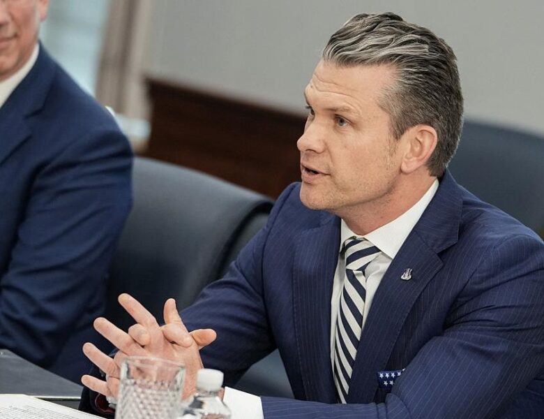 Пентагоні назвав інформацію Геґсета в чаті Signal “несекретною”