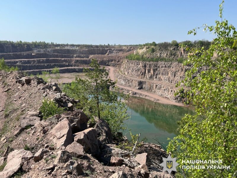 Поліція заблокувала роботу підсанкційних кар’єрів і заводів