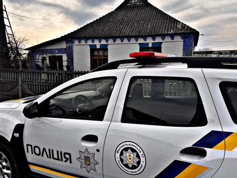 Повідомлено підозру чоловікам, що знімали на відео знущання з підлітка