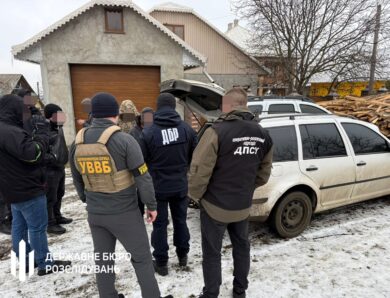Правоохоронця судитимуть за перевезення “ухилянтів” у багажнику