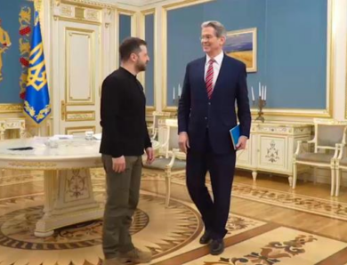 “Припиніть стукати пальцем”: Зеленський розповів про переговори з Бессентом