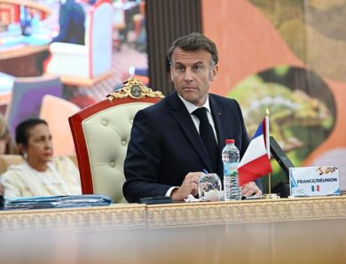 Путін має перестати брехати – Макрон