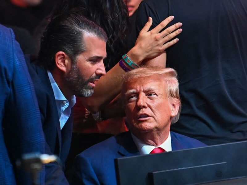 Син Трампа відвідає Румунію перед виборами президента – ЗМІ
