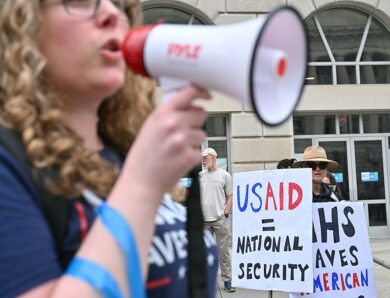 США відновлять шість скасованих раніше програм допомоги – ЗМІ