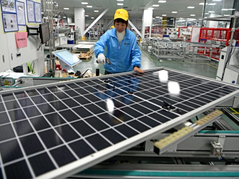 США ввели мита до 3521% на імпорт сонячних батарей з Азії