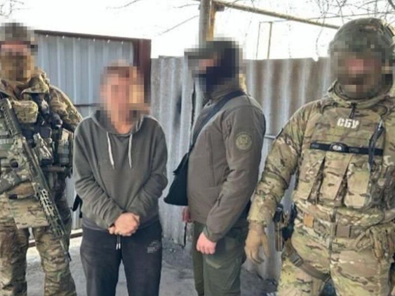 Стежила за ЗСУ через камеру в шпаківні: затримано агентку РФ