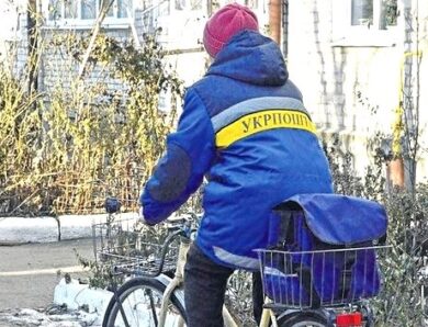 Топ неочікуваних історій: Укрпошта і курячі лапи