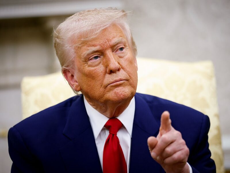 Трамп обіцяє нульові тарифи компаніям, які переїдуть до США