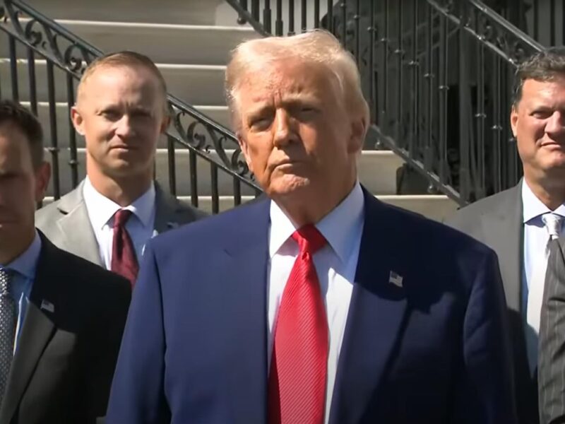 Трамп пояснив, чому відклав запровадження тарифів