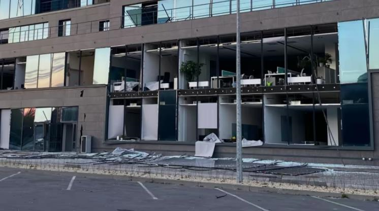 У Дніпрі пошкоджено готель, фітнес-центр та офіс