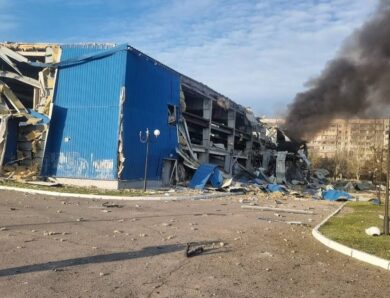 У Херсоні внаслідок удару РФ зруйновано льодовий палац