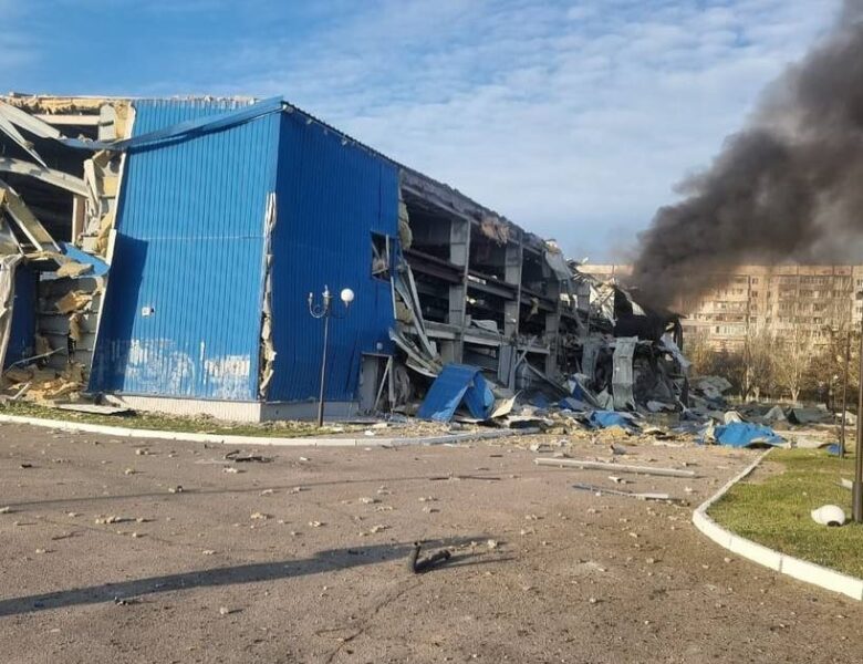 У Херсоні внаслідок удару РФ зруйновано льодовий палац
