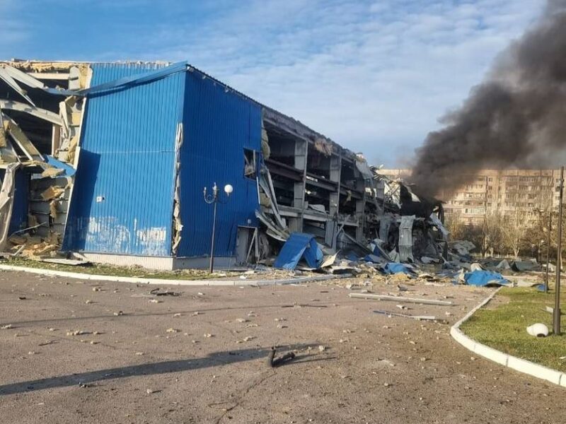 У Херсоні внаслідок удару РФ зруйновано льодовий палац