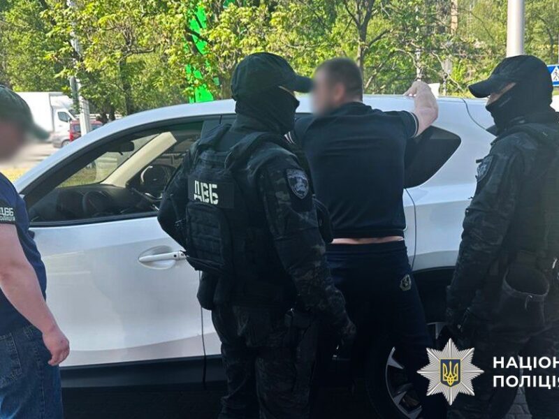 У Києві шахрай “продавав” посади у ГУР