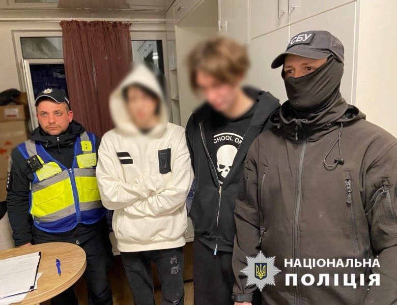 У Києві затримали юнаків, які слухали російську музику після обстрілу Сум