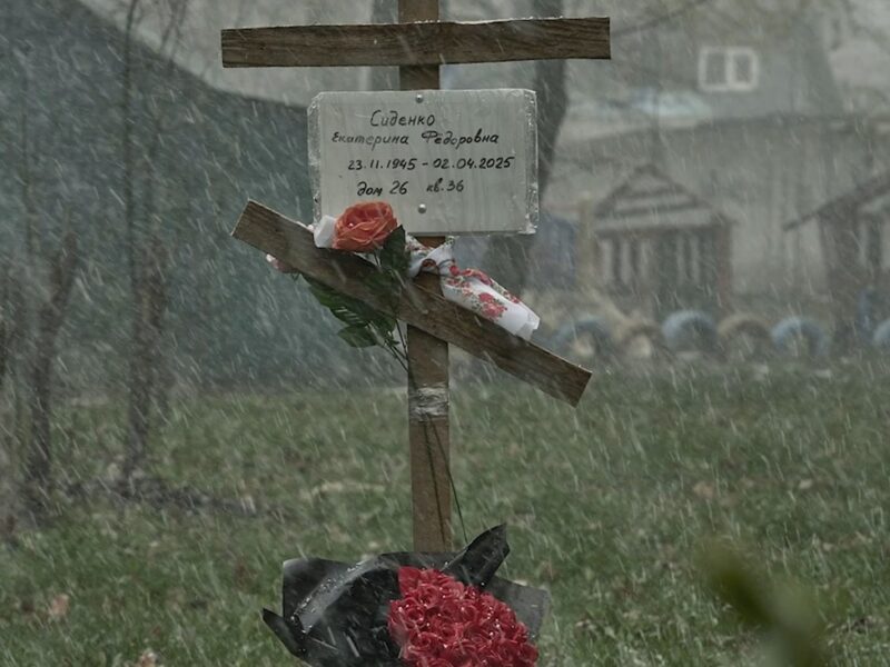 У Покровську виявили сім стихійних поховань у дворах будинків