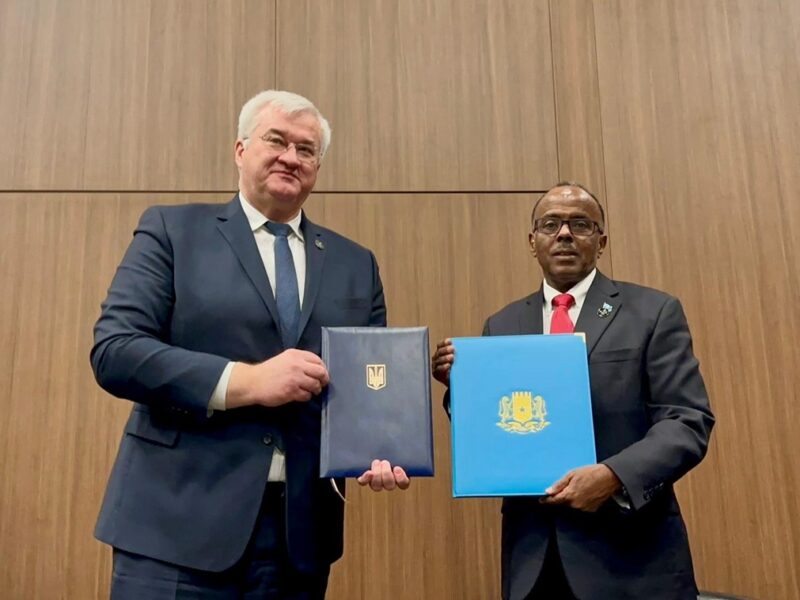 Україна встановила дипломатичні відносини з Сомалі